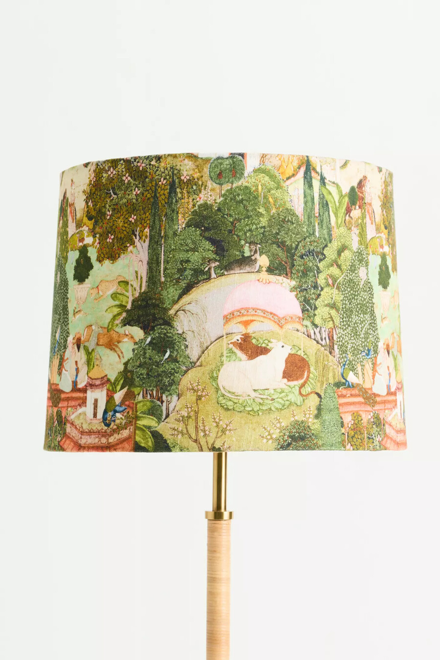 pantalla de lámpara con estampado de tela de los jardines de jaipur de mindthegap
