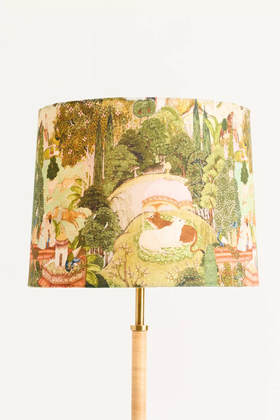 pantalla de lámpara con estampado de tela de los jardines de jaipur de mindthegap
