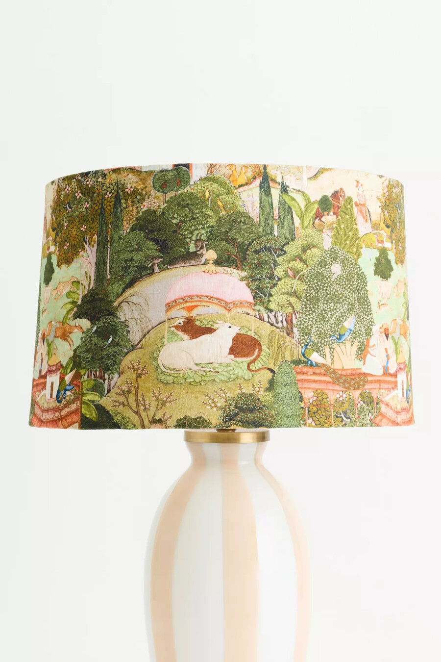 pantalla de lámpara con estampado de tela de los jardines de jaipur de mindthegap