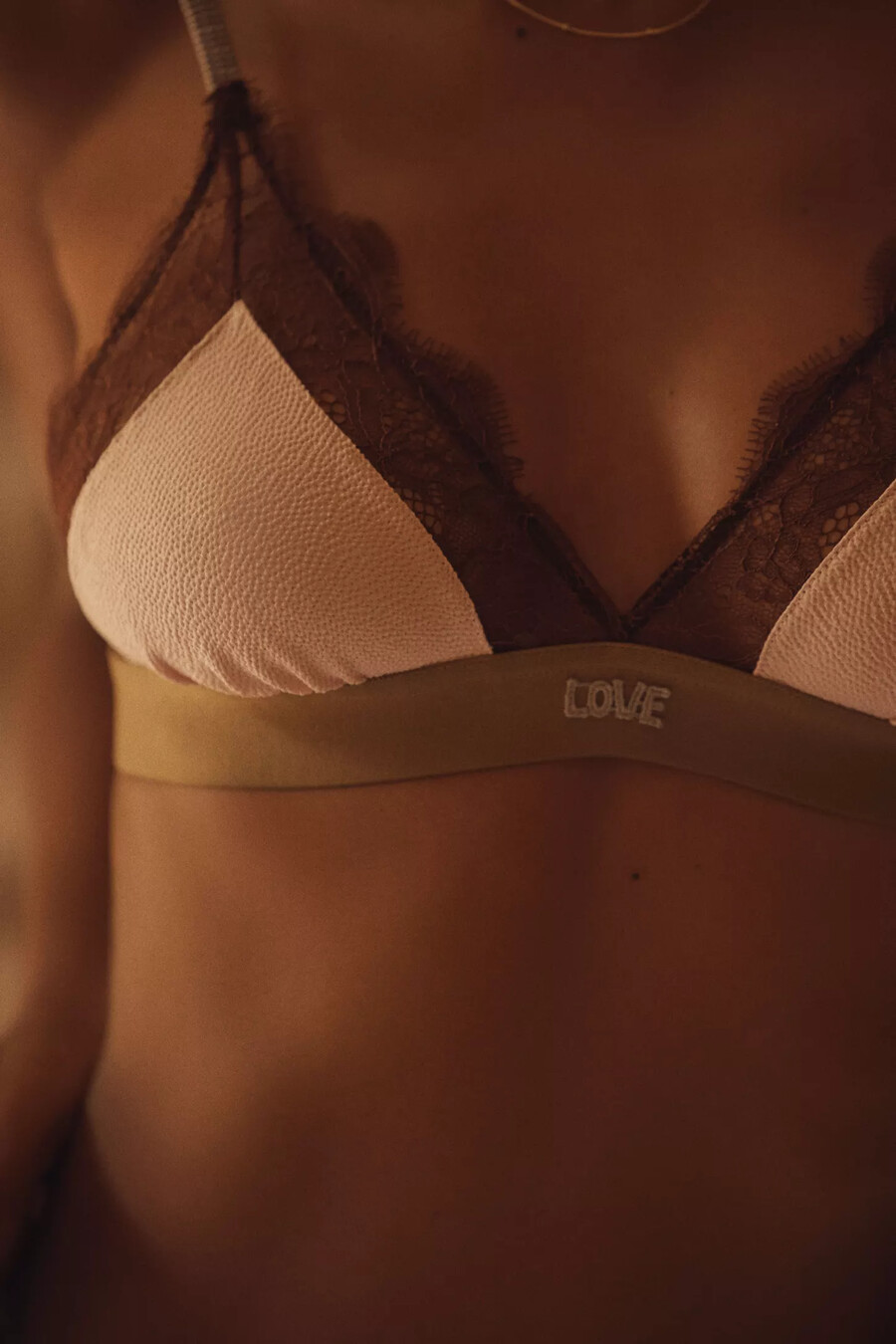 bralette triangular de encaje love stories