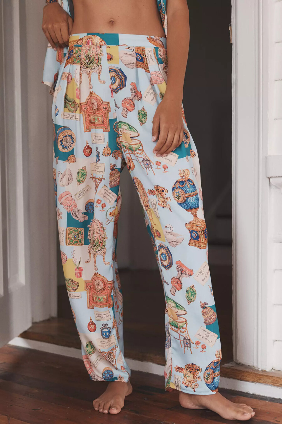 pantalones de pijama de seda con estampado de aves lilas
