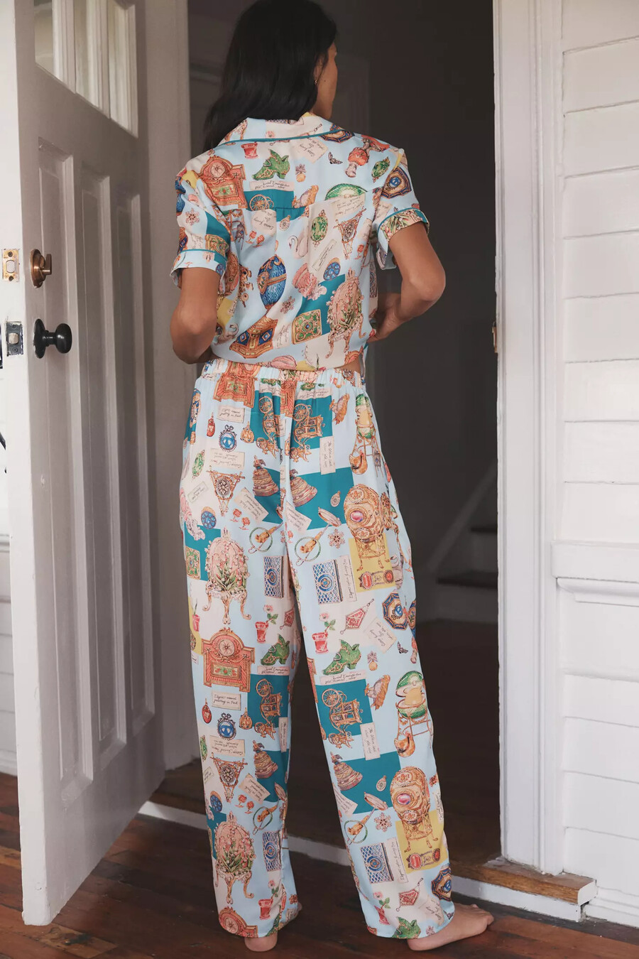 pantalones de pijama de seda con estampado de aves lilas