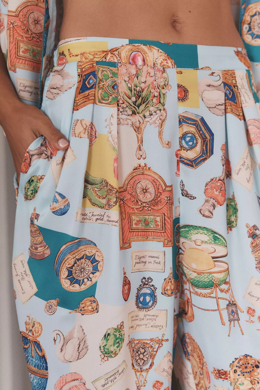 pantalones de pijama de seda con estampado de aves lilas