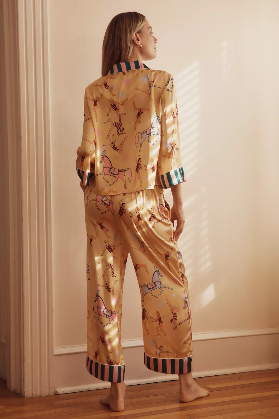 conjunto de pijama carrusel con mangas largas de karen mabon