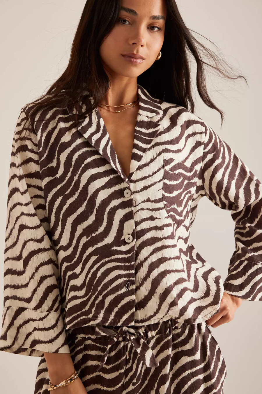 conjunto de pijama de desmond dempsey con camisa cuadrada y pantalones anchos