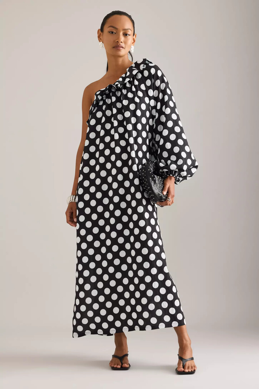 vestido midi de lunares con un solo hombro sleeper gaia