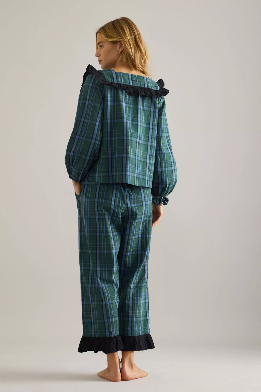 conjunto de pijama largo con volantes de tartán de tbco