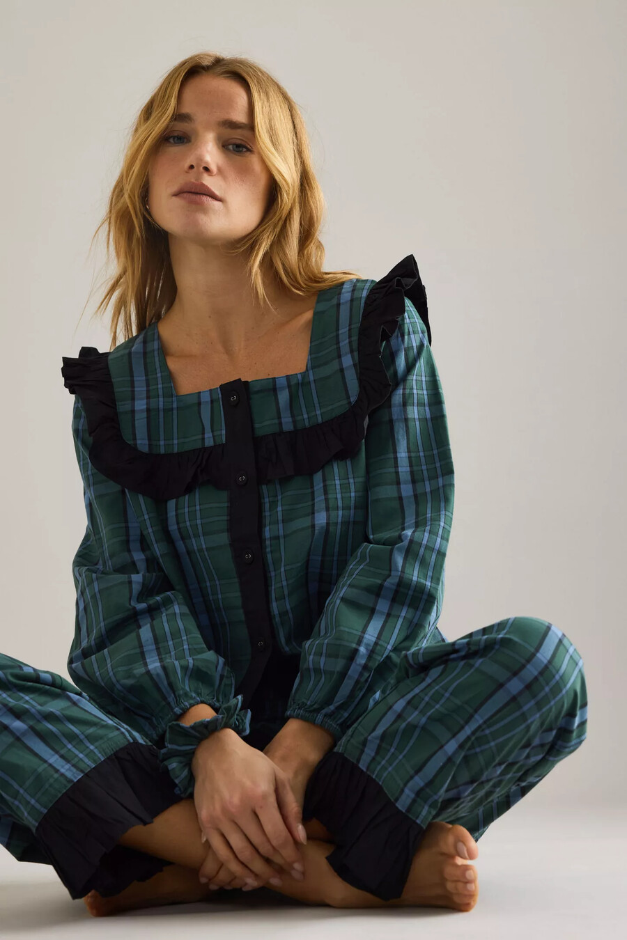 conjunto de pijama largo con volantes de tartán de tbco