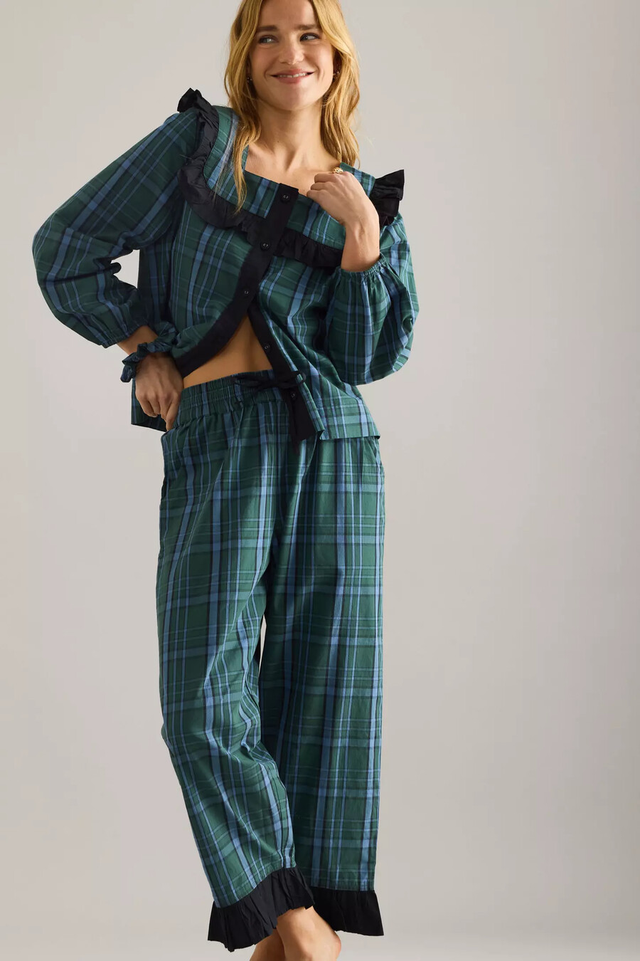 conjunto de pijama largo con volantes de tartán de tbco