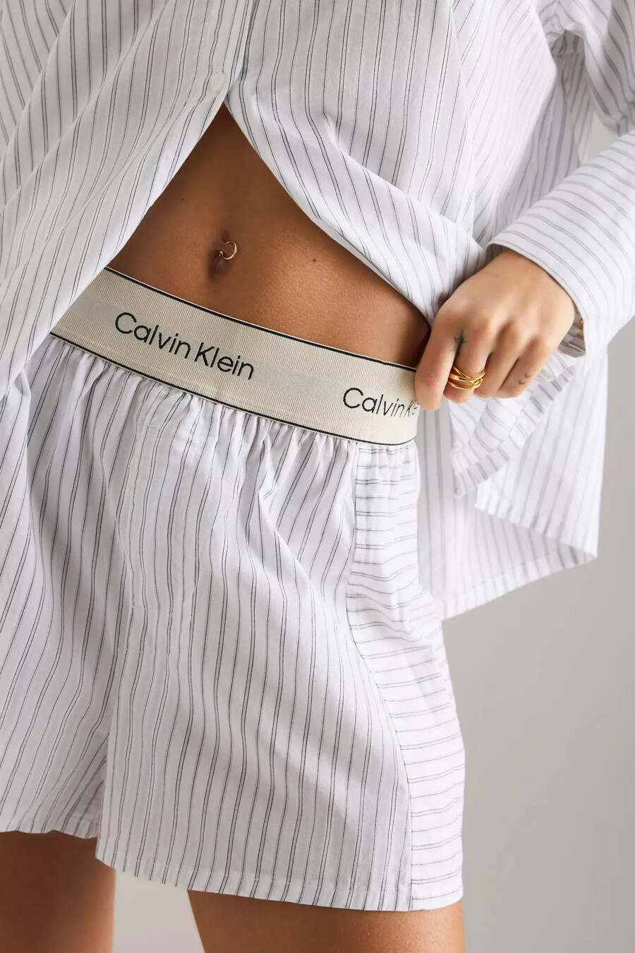 pantalones cortos de popelina a rayas de calvin klein