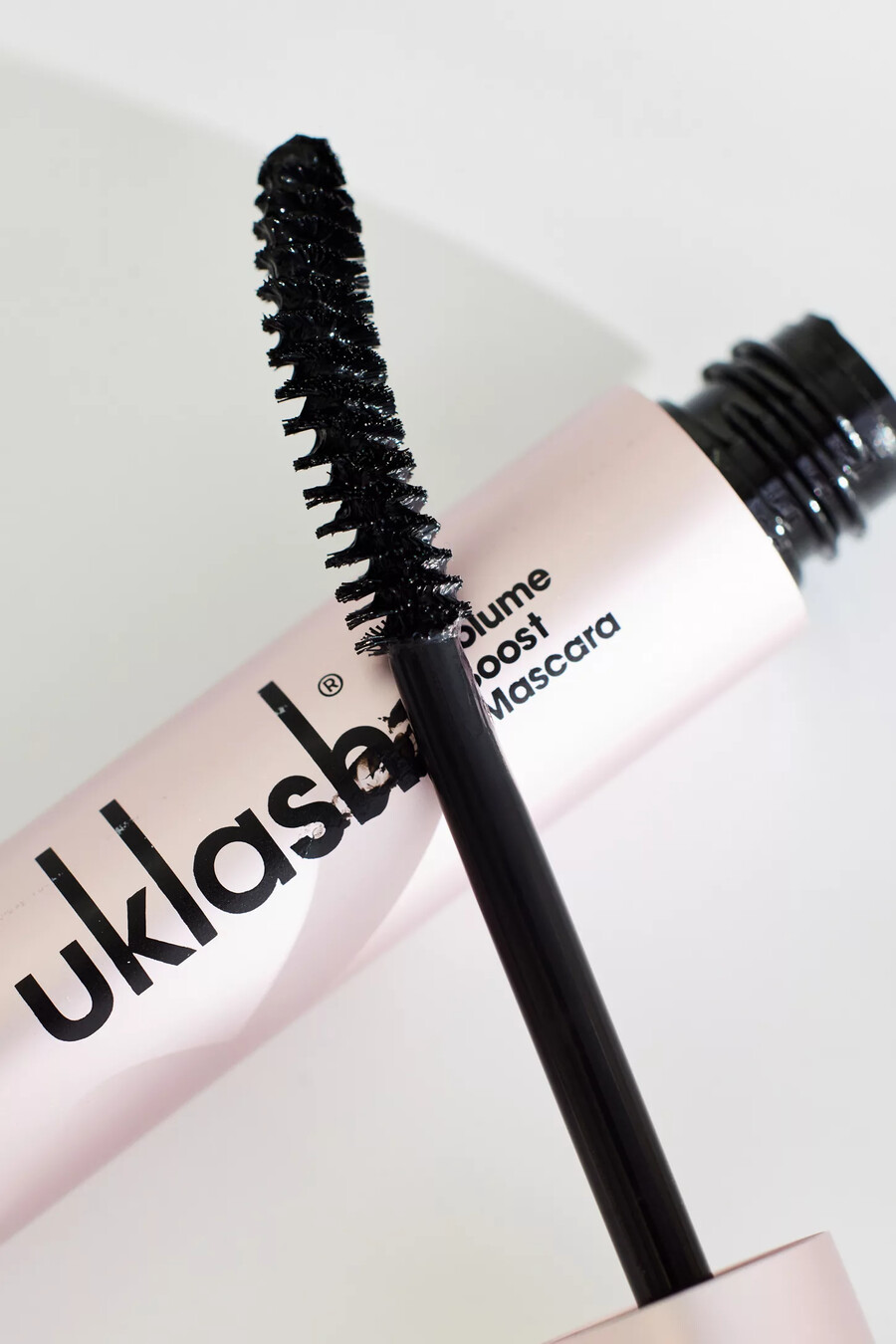 máscara de pestañas volume boost de uklash