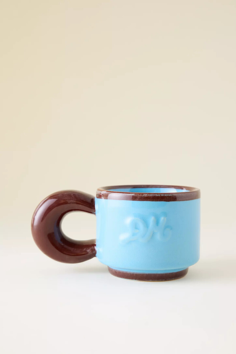 taza de café rechoncha pintada a mano de damson madder