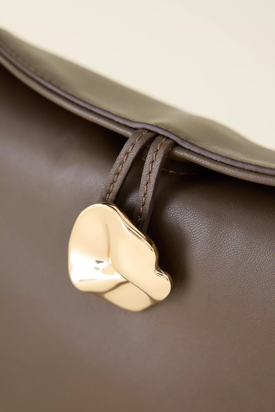 mini bolso bandolera de piel hanna flattered