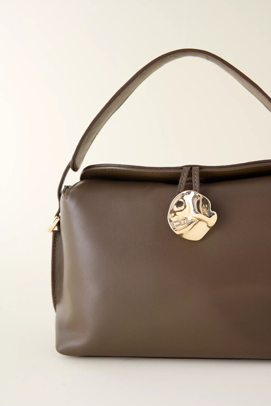 mini bolso bandolera de piel hanna flattered