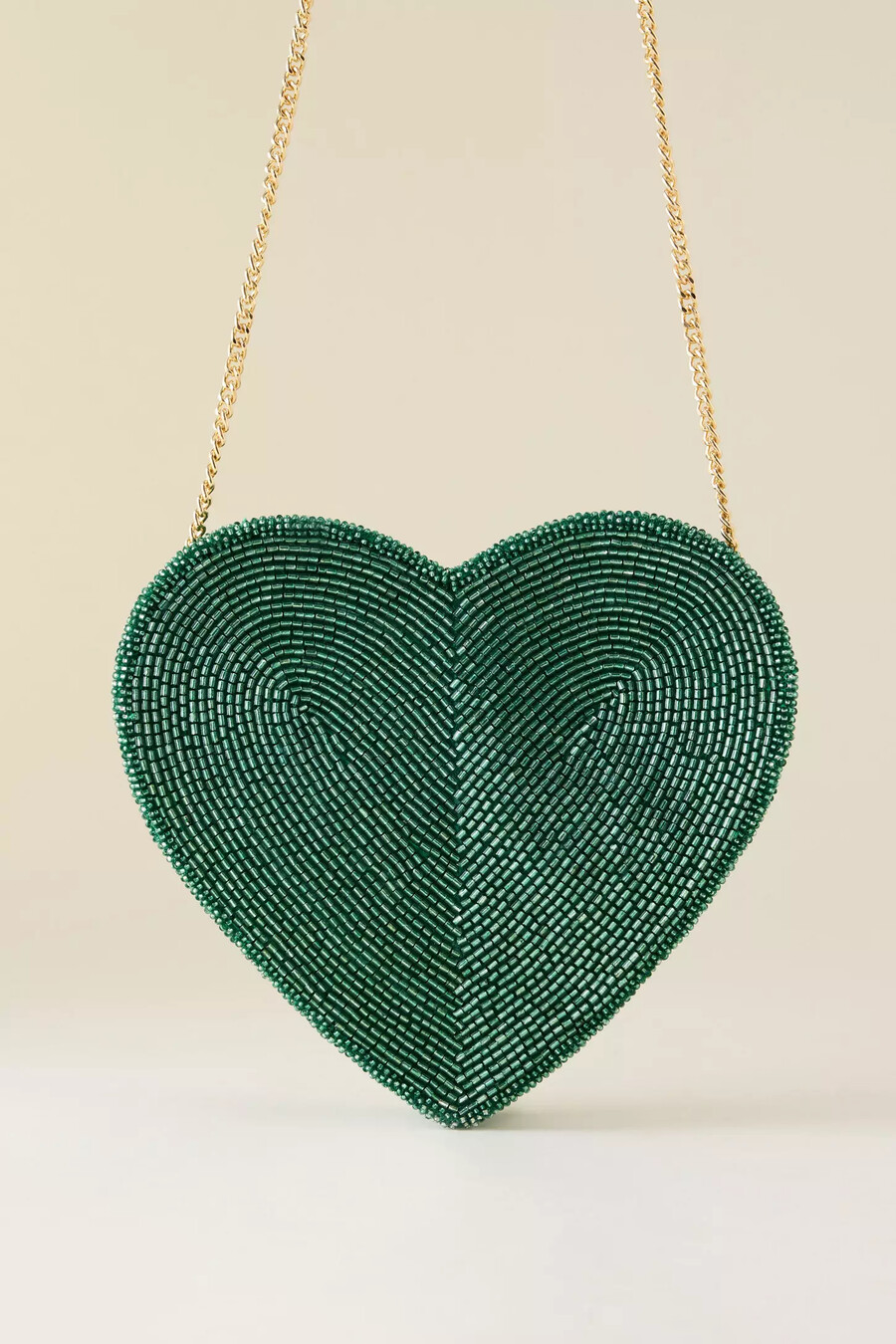 bolso bandolera con corazón de cuentas