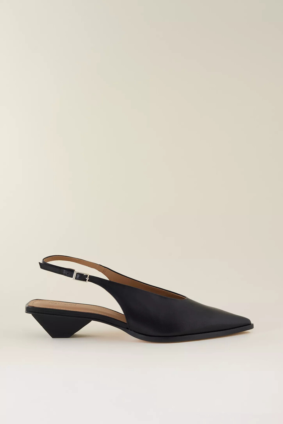 tacones de tira trasera de cuero avalon favorecedores