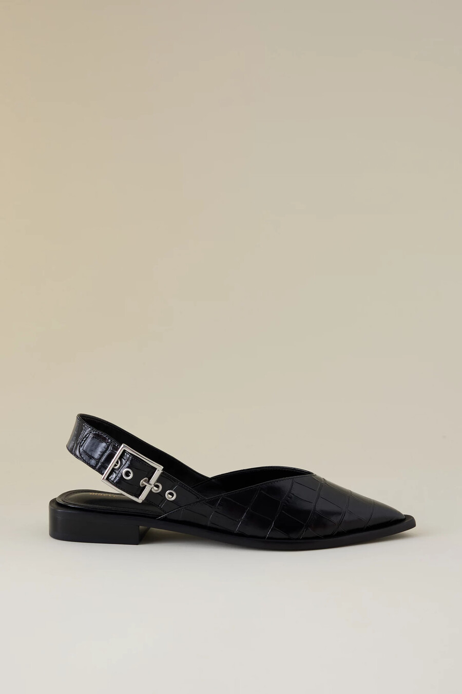 zapatos planos con tira trasera y punta puntiaguda de maeve moto