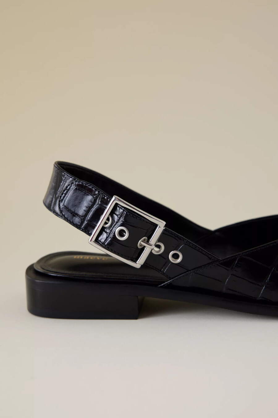 zapatos planos con tira trasera y punta puntiaguda de maeve moto