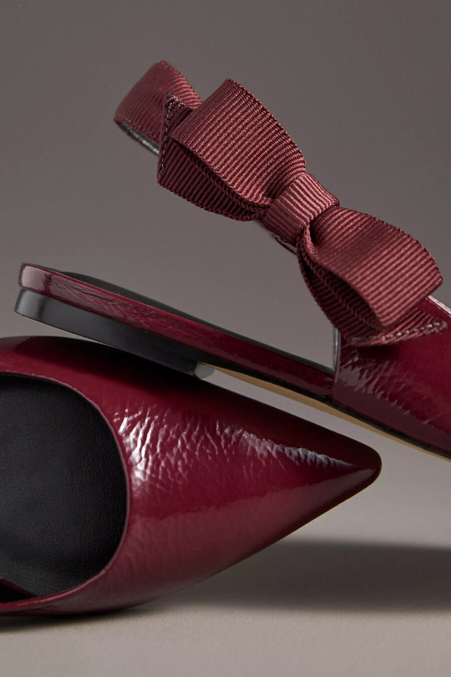 zapatos planos con tira trasera y lazo lateral maeve