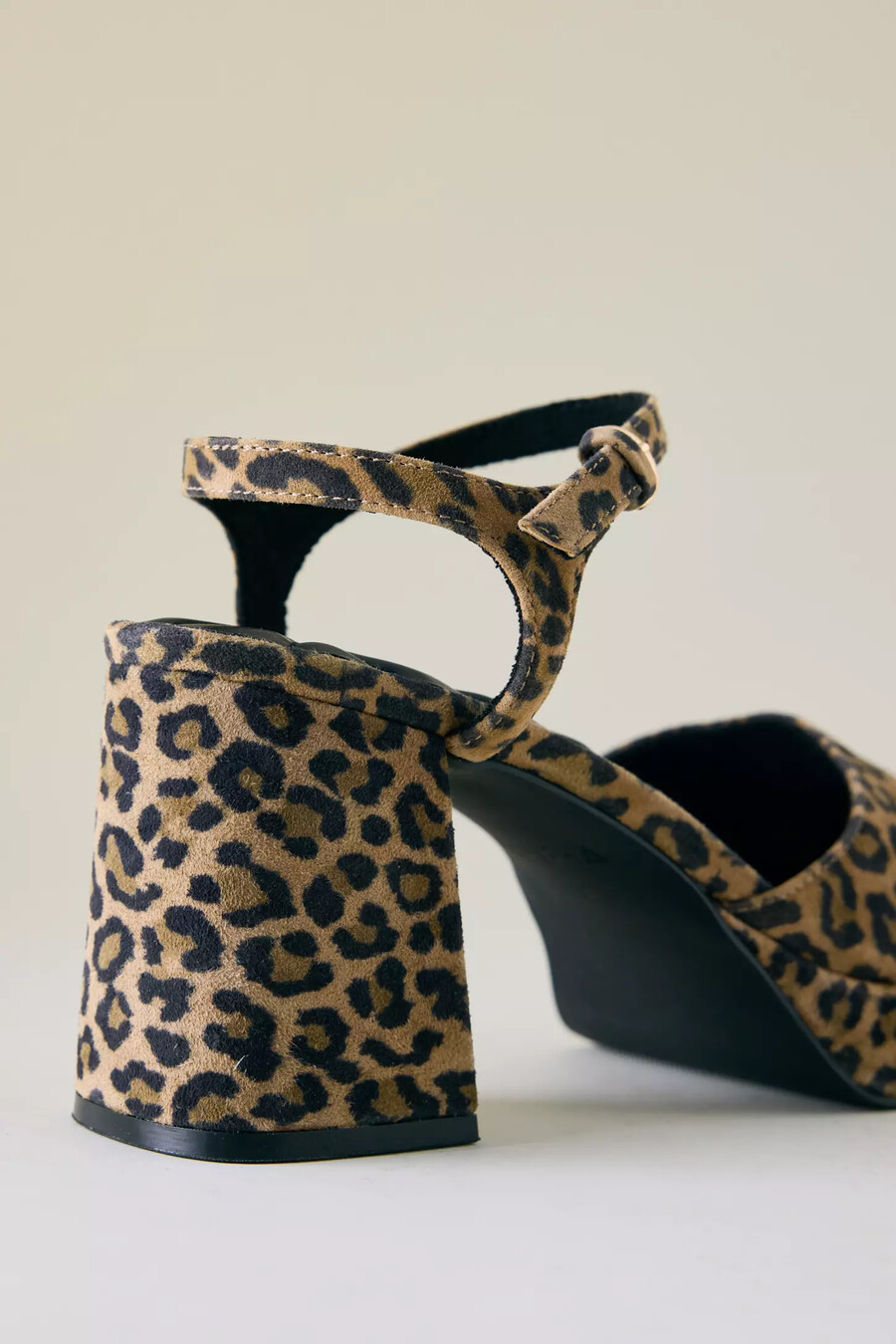 tacones de plataforma con estampado de leopardo edna de kelsi dagger