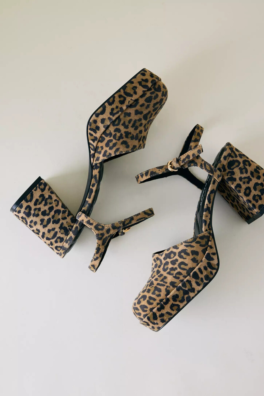 tacones de plataforma con estampado de leopardo edna de kelsi dagger