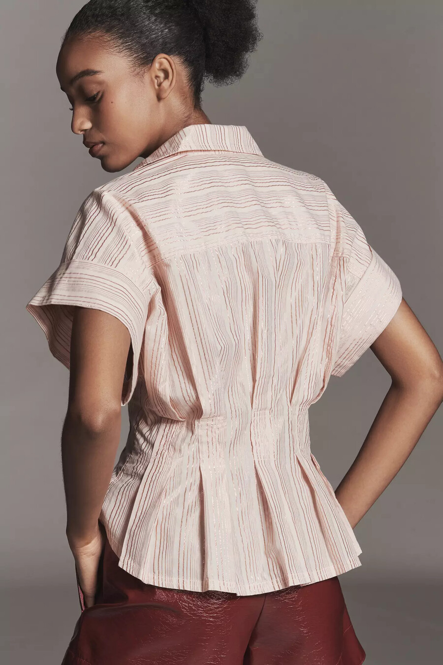 blusa bobbie de manga corta y cintura ajustada de pilcro