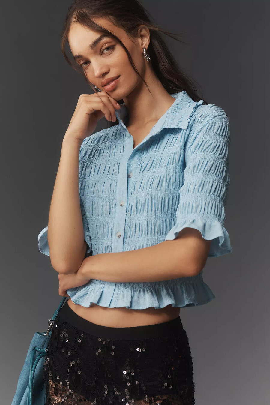 blusa con botones y volantes maeve