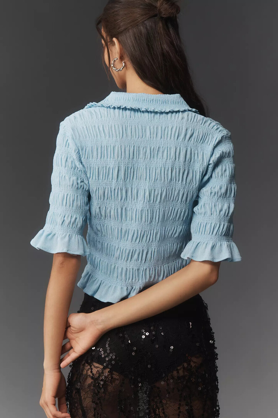 blusa con botones y volantes maeve