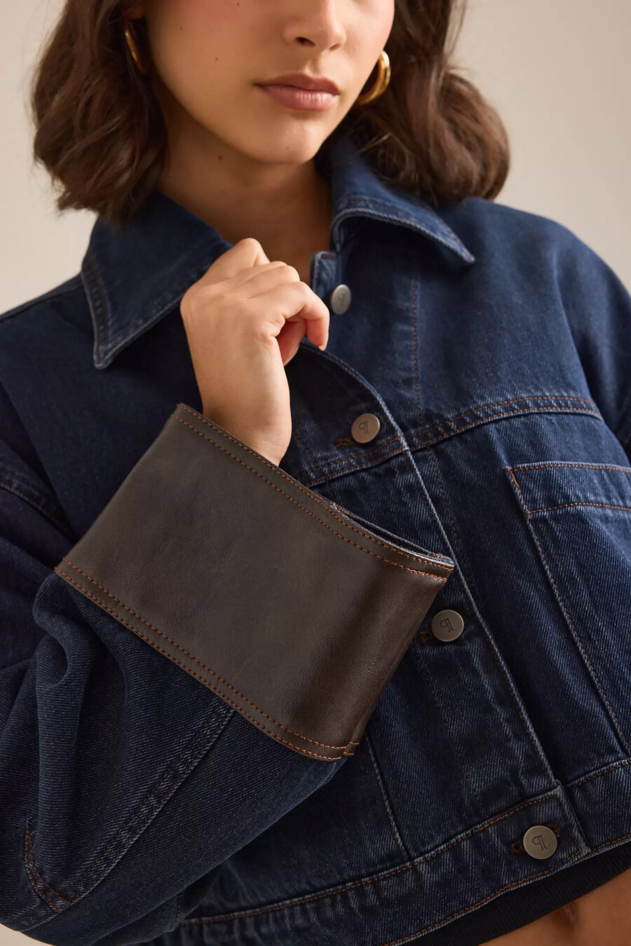 chaqueta vaquera corta con puños pilcro