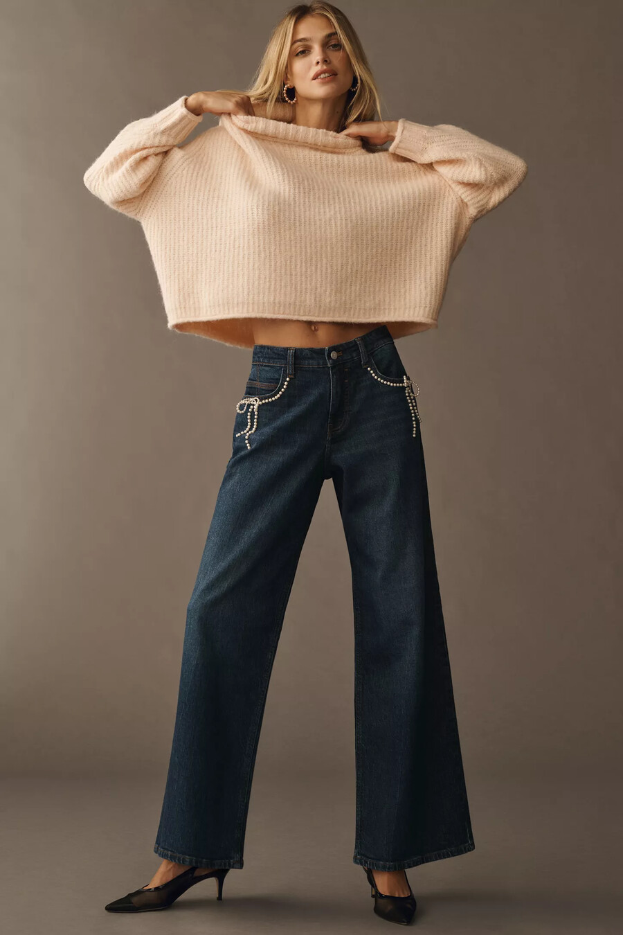 vaqueros de tiro bajo y pierna ancha con adornos de perlas de pilcro