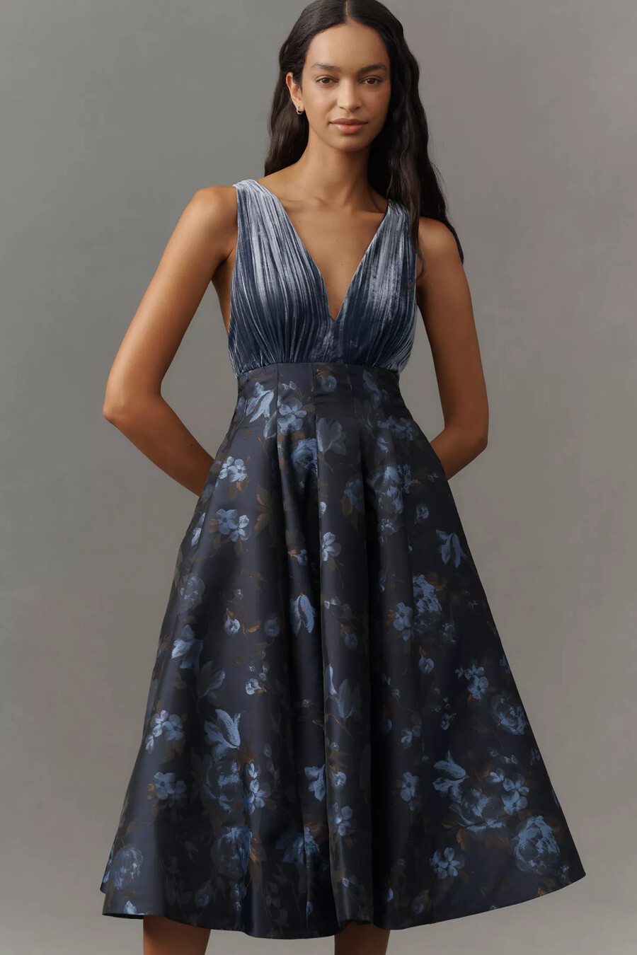 vestido midi de terciopelo jacquard con cuello en v de maeve