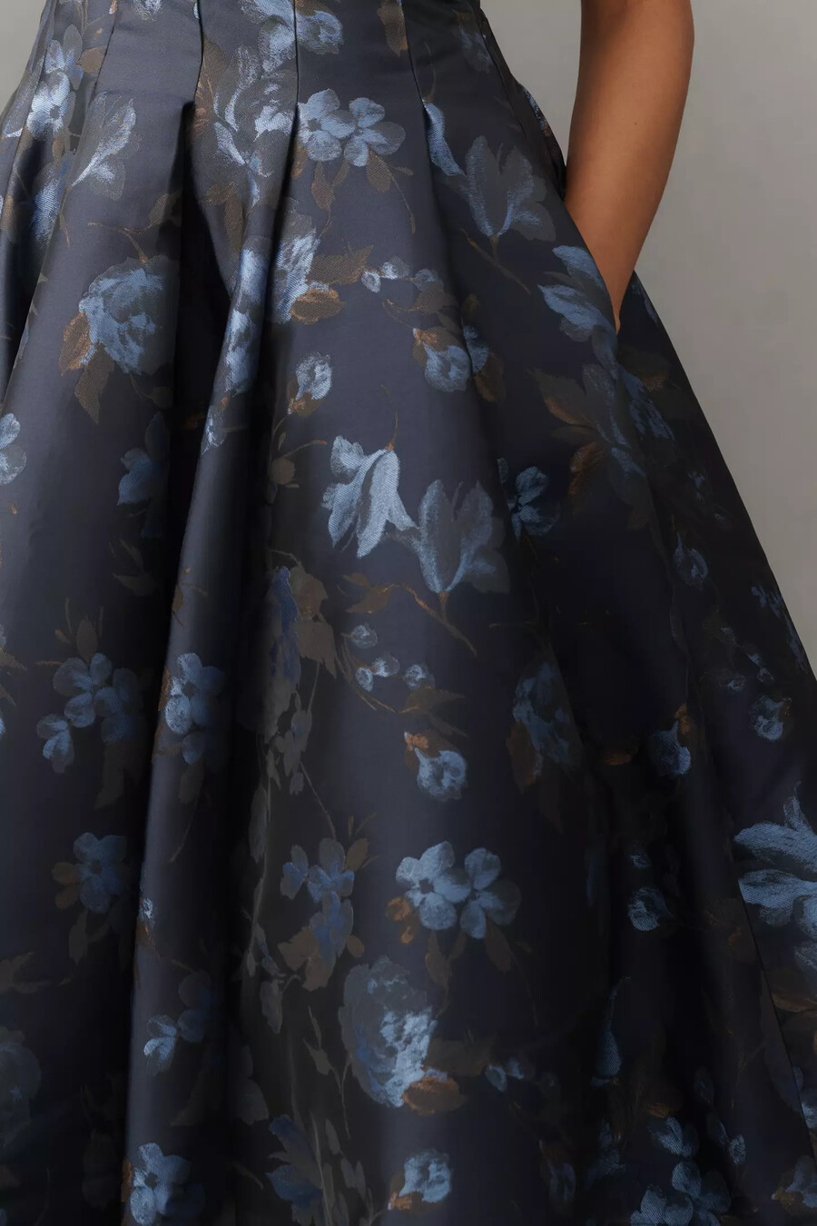 vestido midi de terciopelo jacquard con cuello en v de maeve