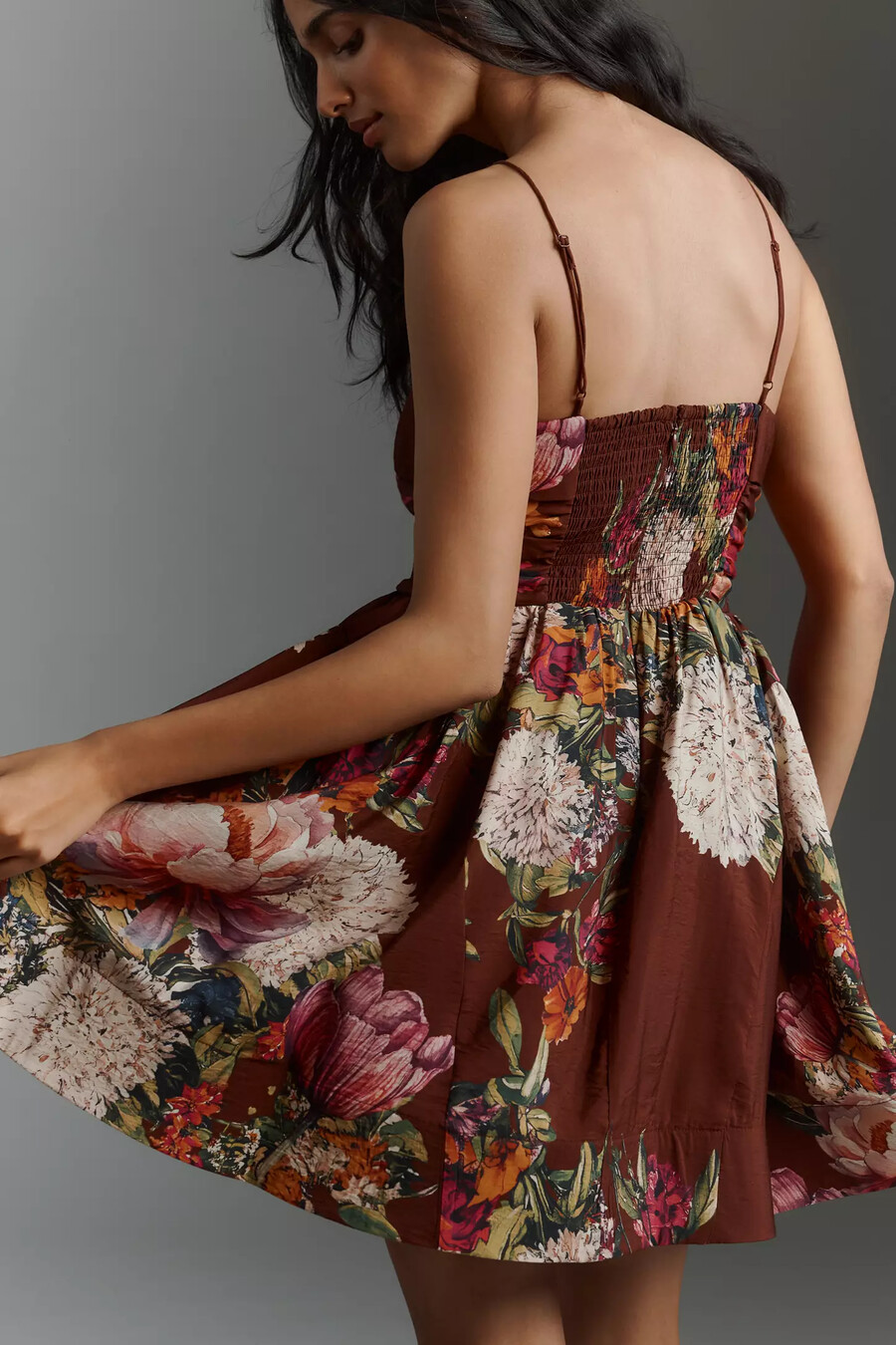 vestido mini entallado y acampanado sin mangas maeve