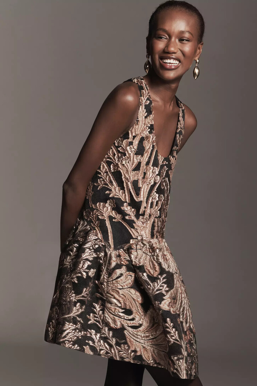 vestido de fiesta mini de cintura baja con jacquard de maeve