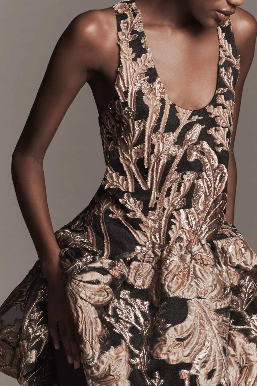 vestido de fiesta mini de cintura baja con jacquard de maeve