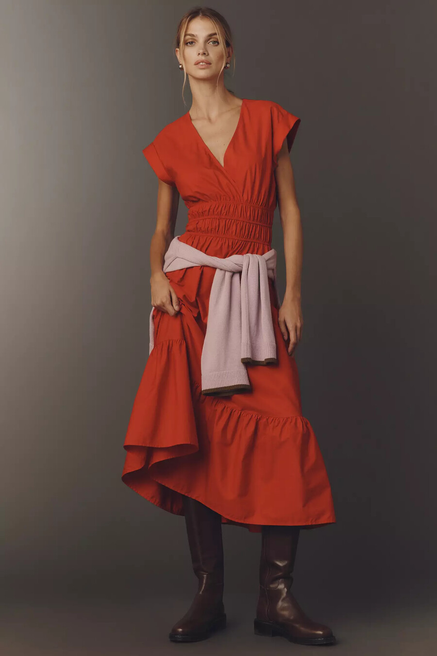 vestido midi fruncido con cuello en v y mangas cortas de maeve