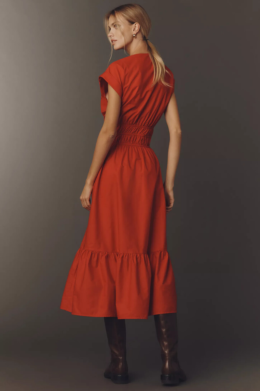 vestido midi fruncido con cuello en v y mangas cortas de maeve