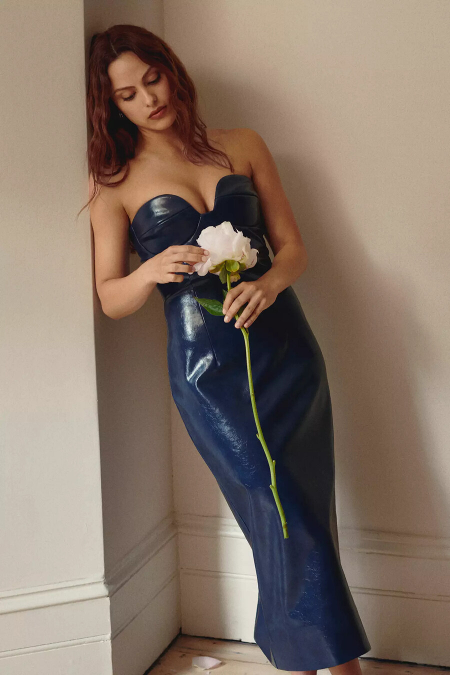 vestido midi ajustado sin tirantes de piel sintética de mare mare