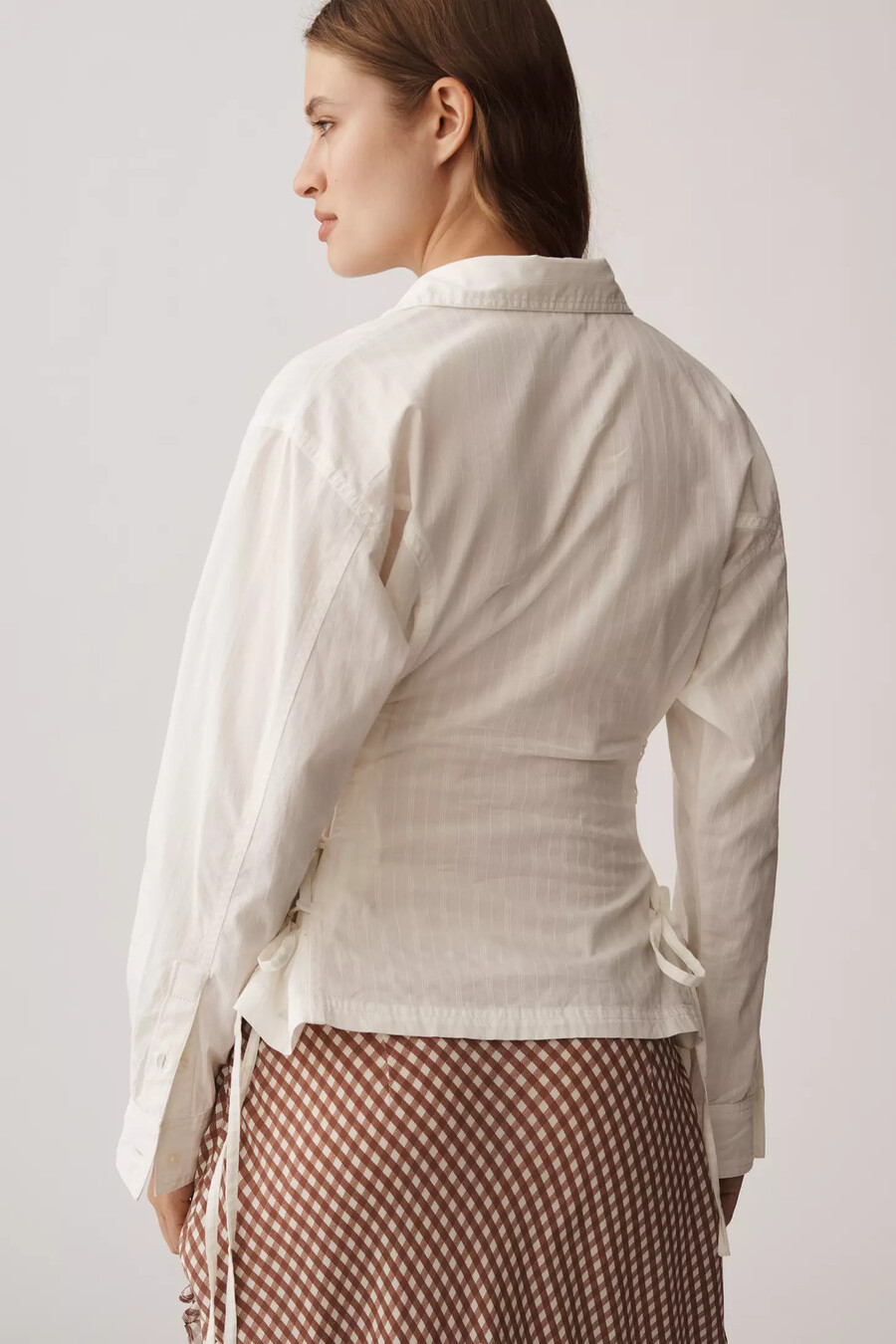 camisa de manga larga con botones y pinzas pilcro