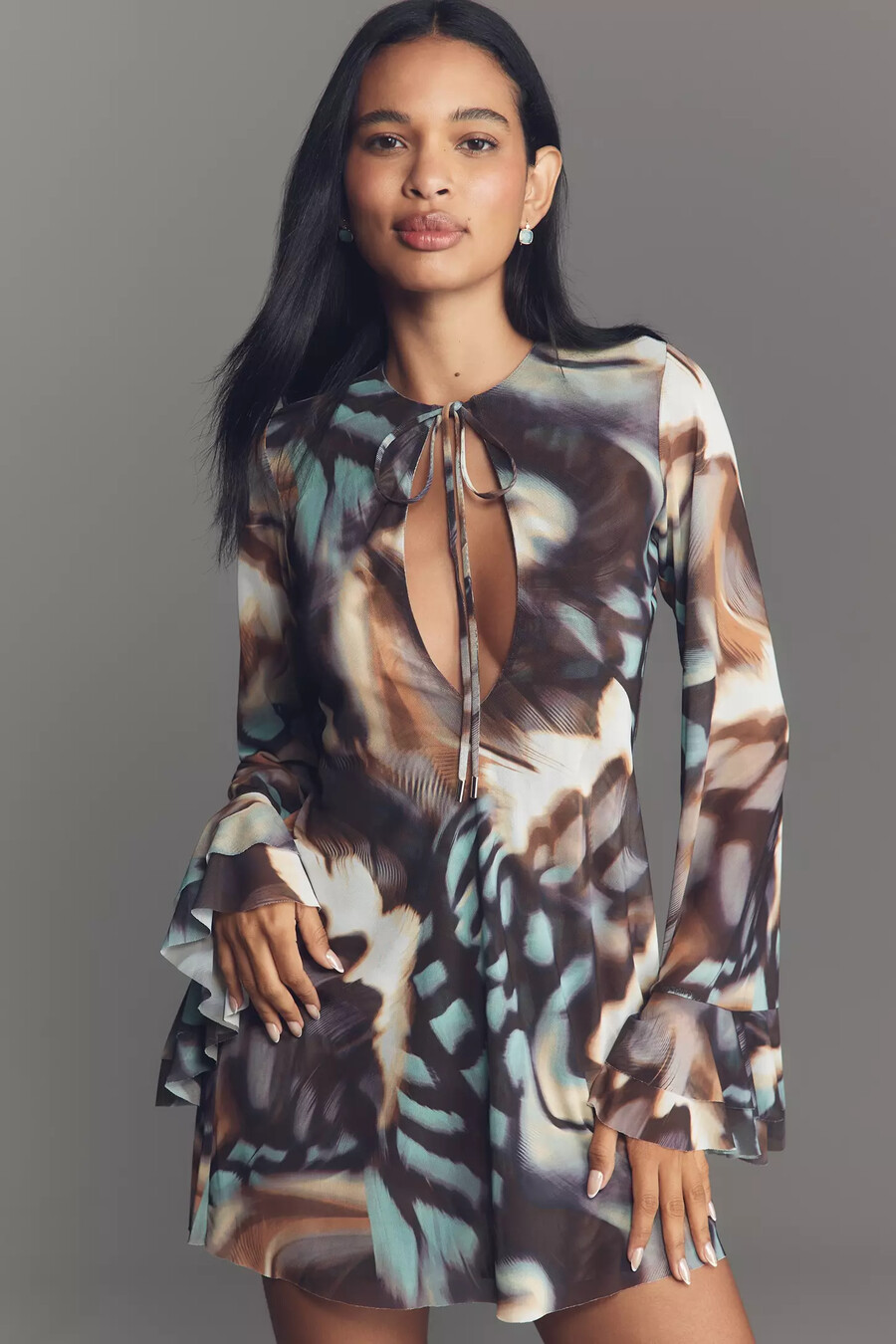 vestido mini de malla con volantes y mangas largas afrm kori