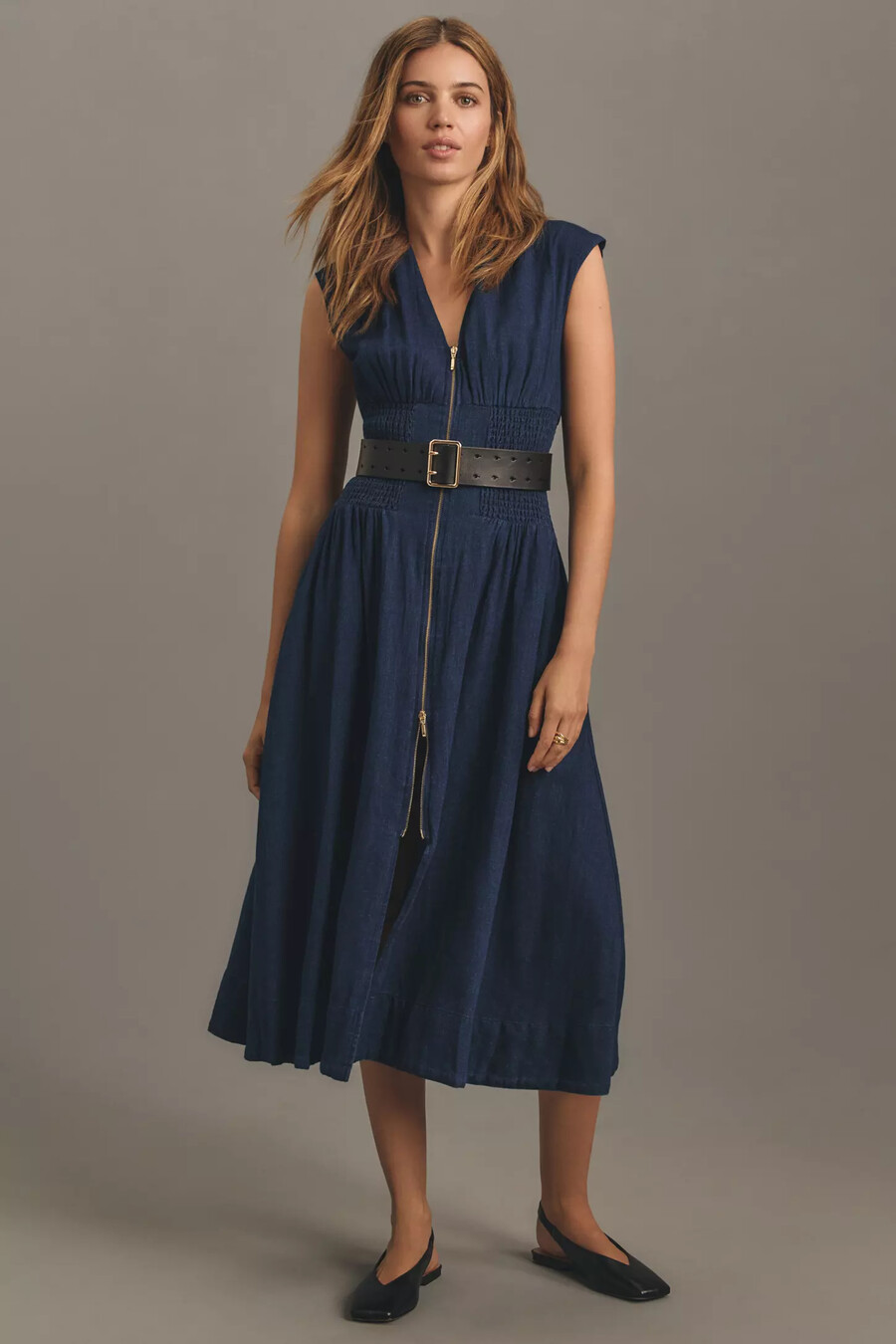 vestido camisero midi con mangas cortas y cremallera frontal fruncida de tommie