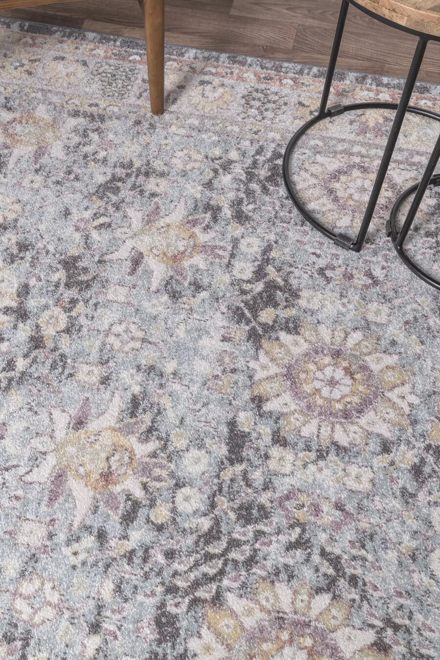 alfombra clásica persa con borde flores gita