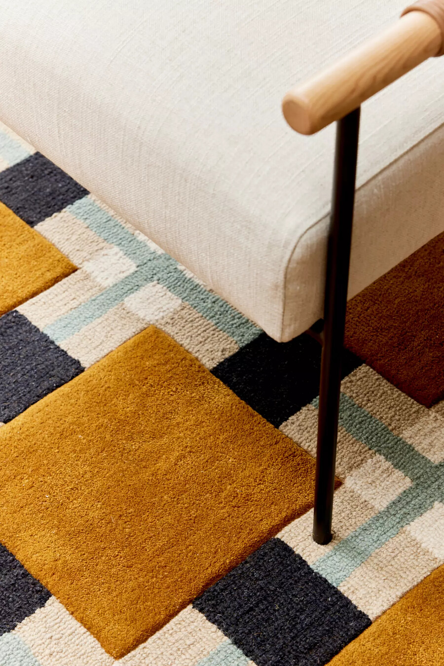 alfombra de lana layered x evelina kroon ochre fields