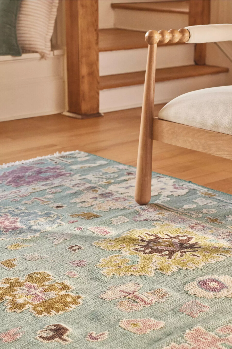 alfombra de inspiración persa anudada a mano en lana perry