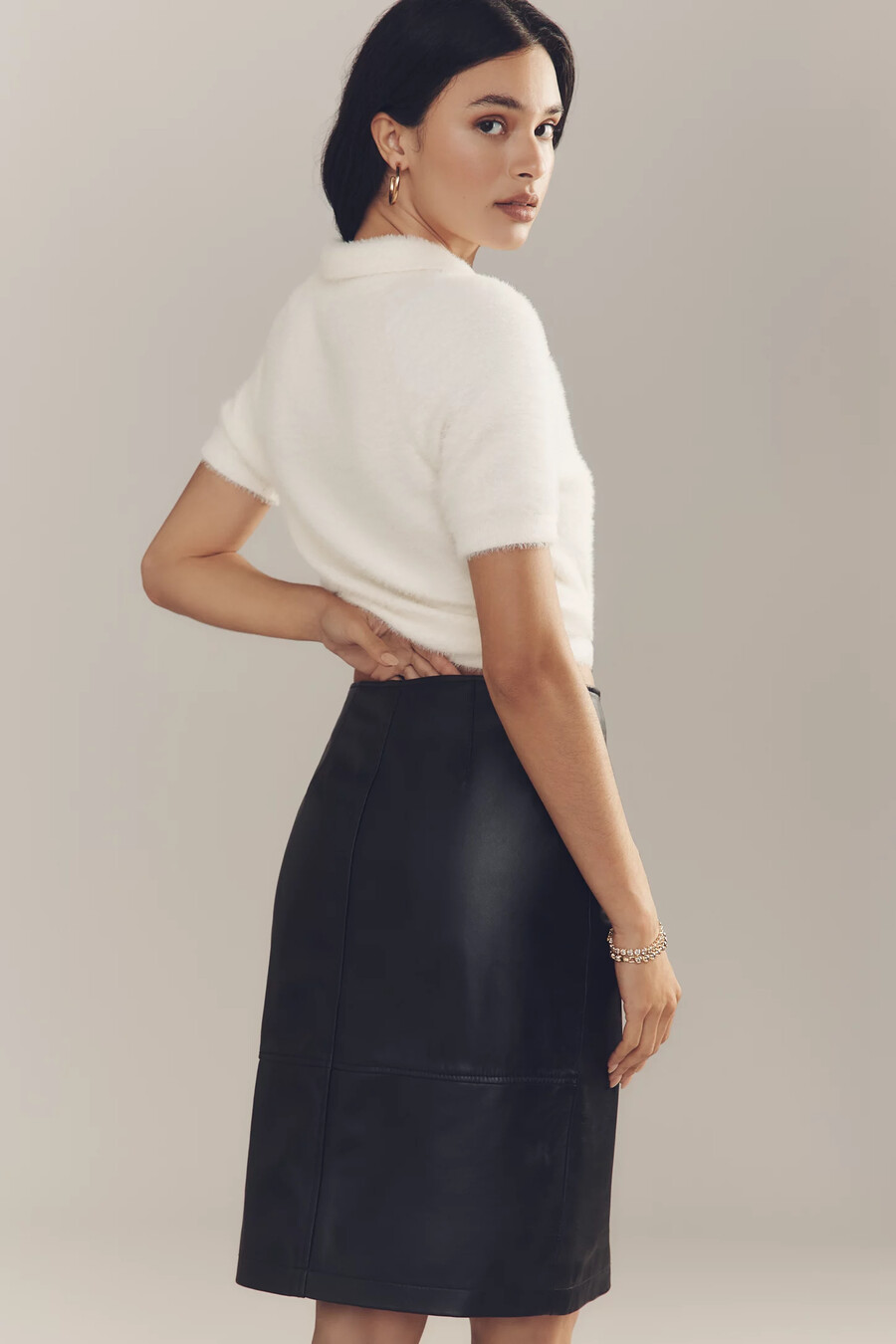 falda hasta la rodilla con abertura lateral y hebilla de cuero maeve