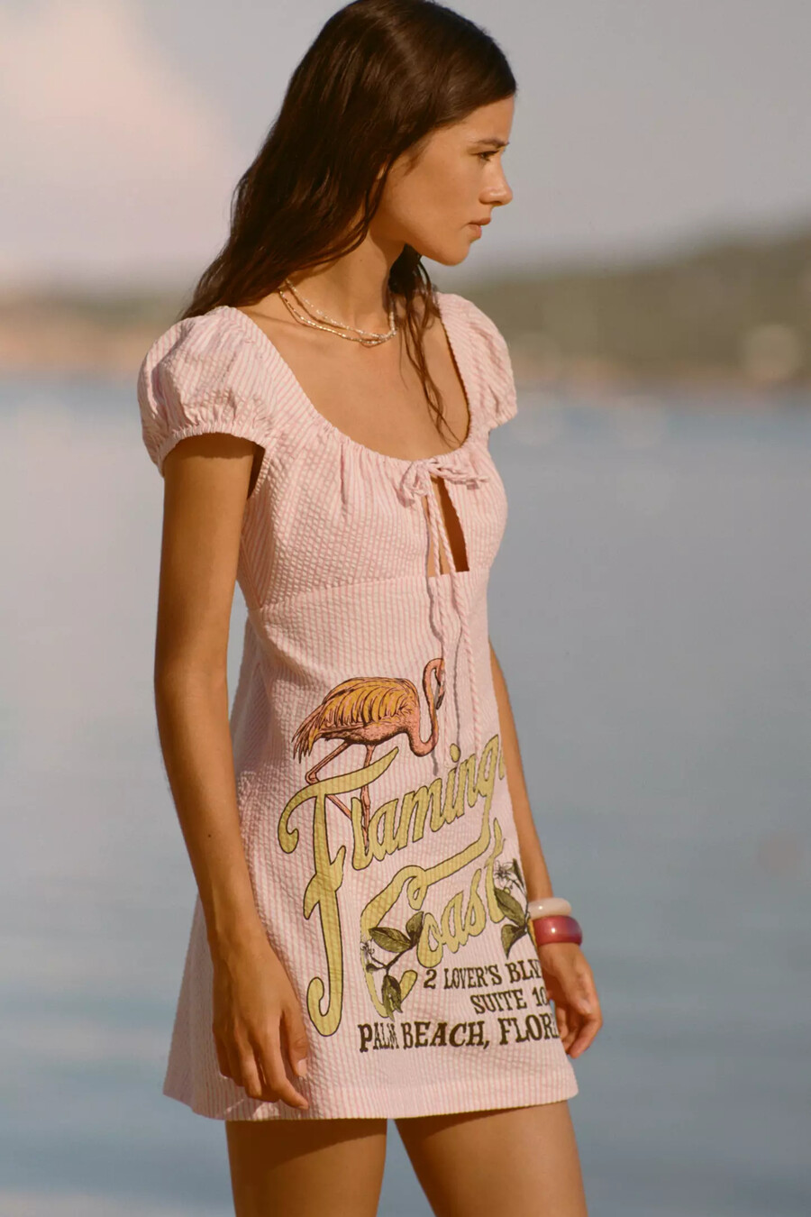vestido mini de celidonia con escote redondo y lazo delantero