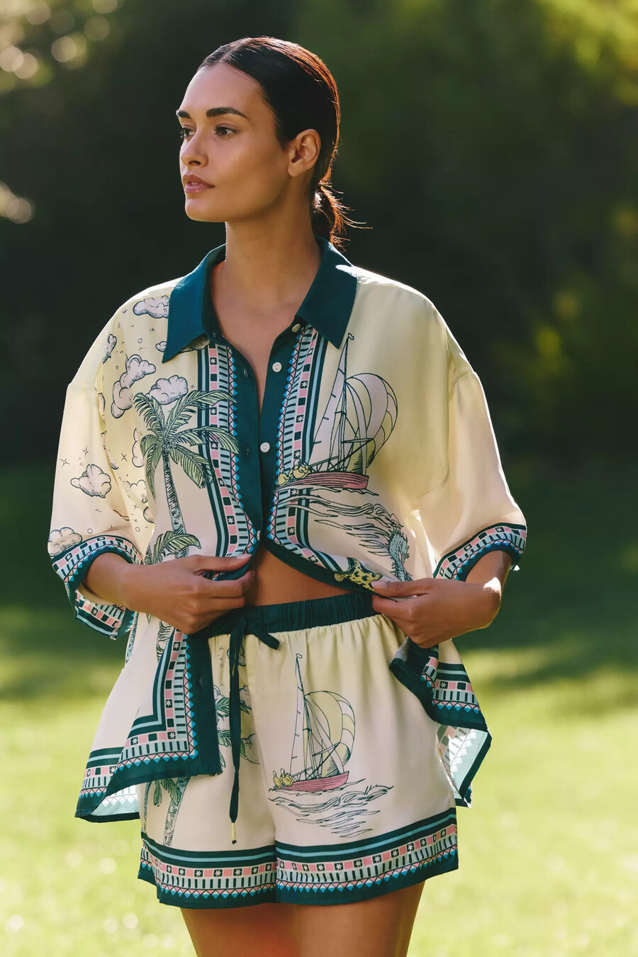 camisa de surf de manga corta de celidonia y casuarina