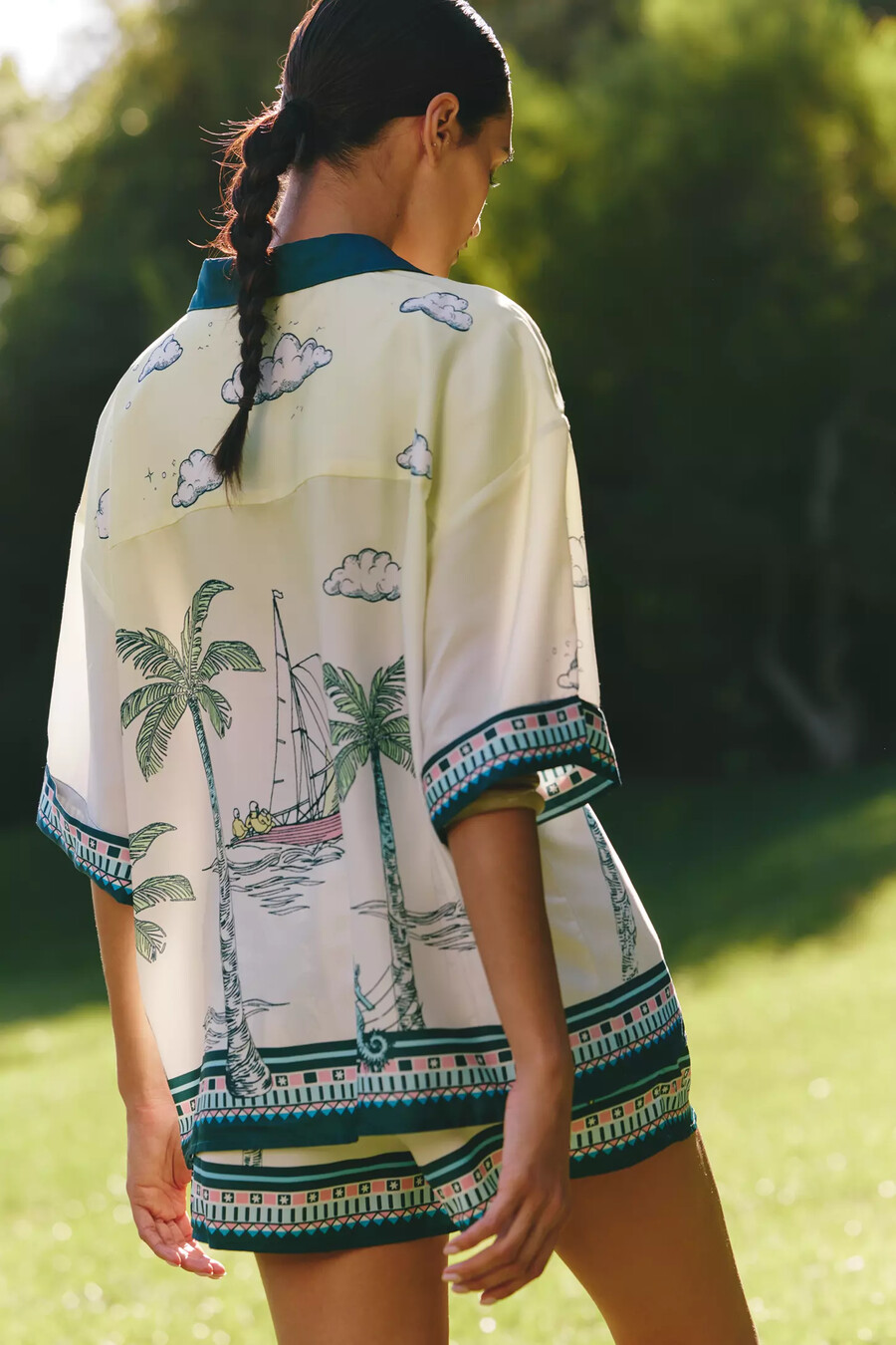 camisa de surf de manga corta de celidonia y casuarina