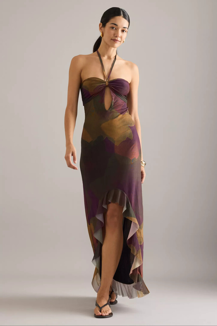 vestido halter con escote alto y bajo de celidonia