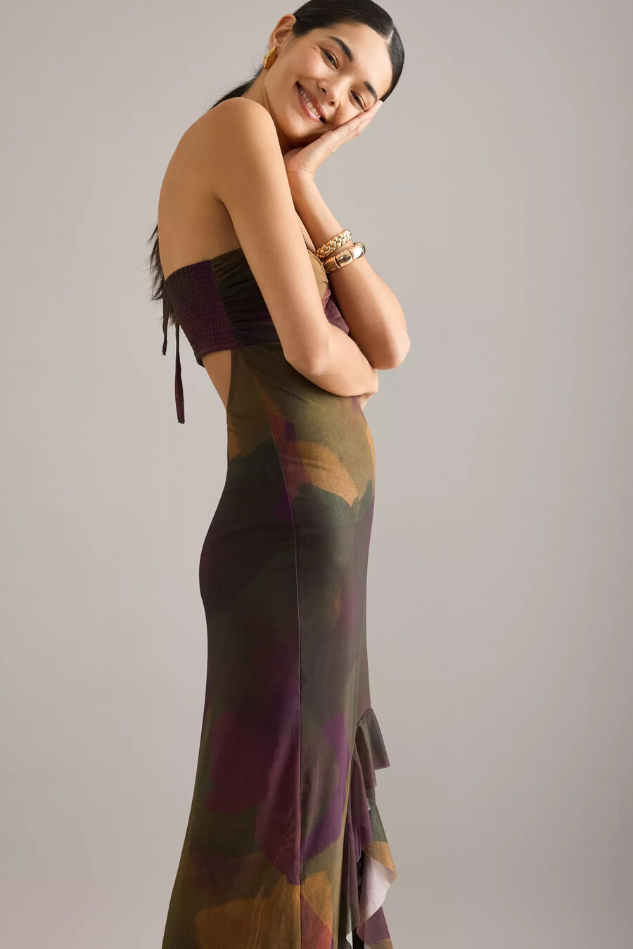 vestido halter con escote alto y bajo de celidonia